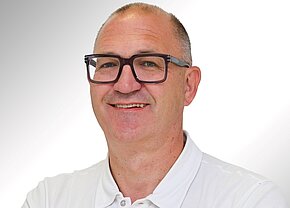 Portraitbild von Dr. Wolfgang Gruber, Leiter des MVZ MedCenter Bayreuth, Facharzt für Chirurgie und spezielle Unfallchirurgie, Notfallmedizin und Durchgangsarzt
